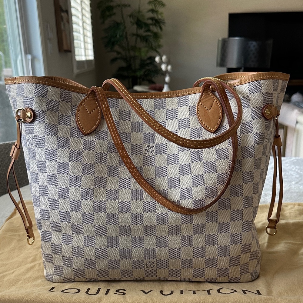 Louis Vuitton Damier Azur Neverfull MM Tote in White and Tan - Picture 3 of 10